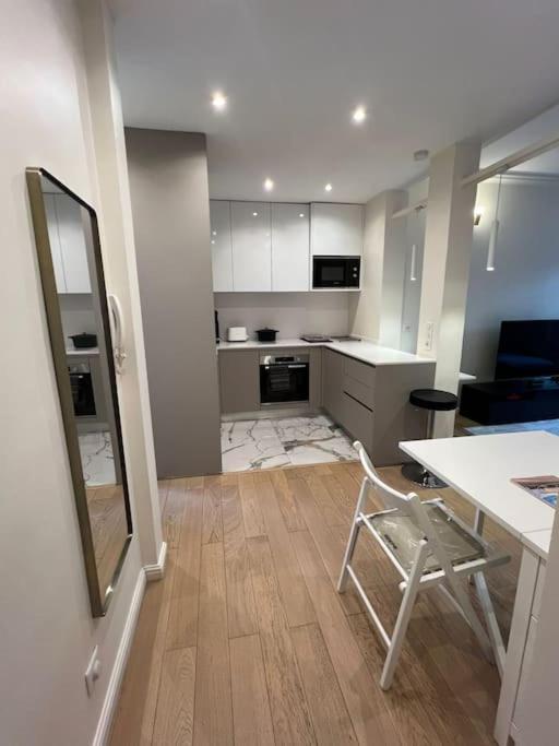 Charmant Appartement Alesia Париж Екстериор снимка